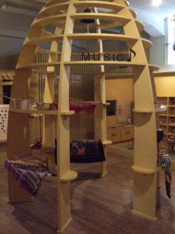 �~���[�W�A���J�t�F