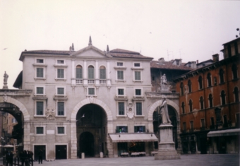 Piazza dei Signori �^�V�j���[���L��