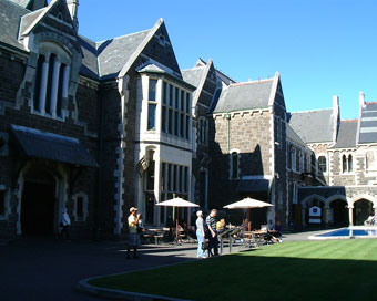 �A�[�g�Z���^�[����