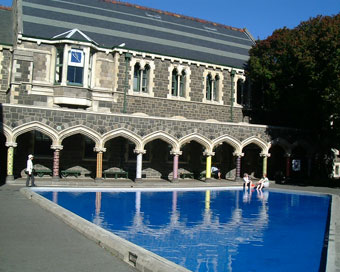 �A�[�g�Z���^�[����