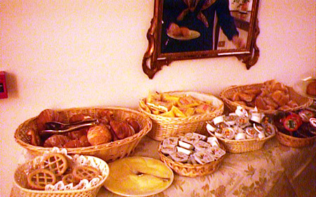 �z�e���̒��H